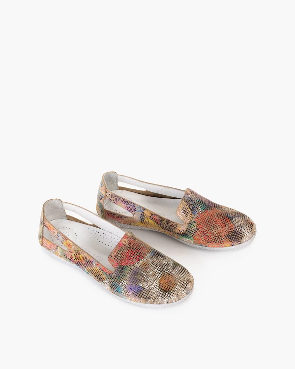 Wielokolorowe mokasyny skórzane z motywem kwiatowym