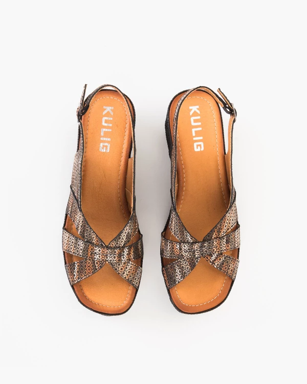 Brązowo-czarne sandały damskie skórzane na koturnie 3