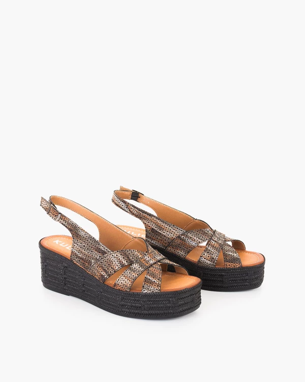 Brązowo-czarne sandały damskie skórzane na koturnie 2