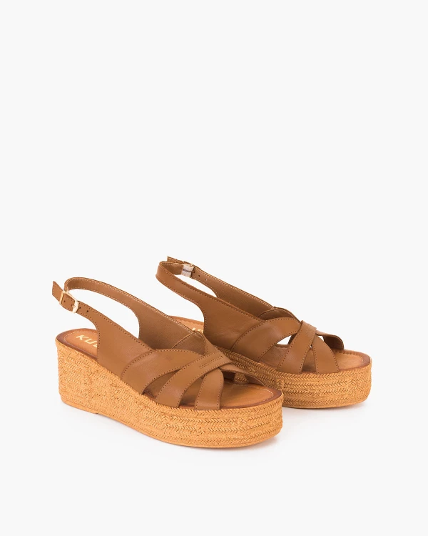 Brązowe sandały z naturalnej skóry licowej na koturnie 2