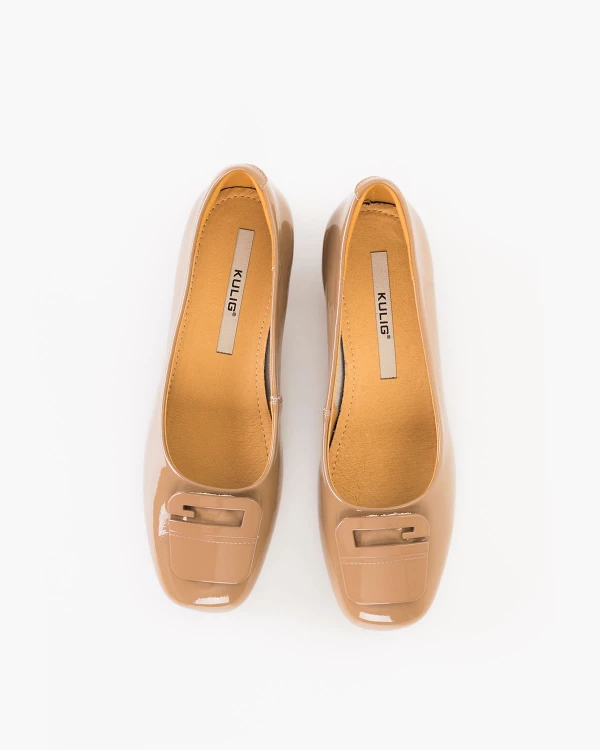 Beżowe czółenka damskie lakierowane na klocku 3