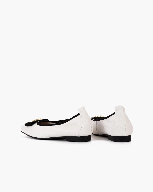 Białe baleriny damskie ze skóry licowej z serduszkiem 4