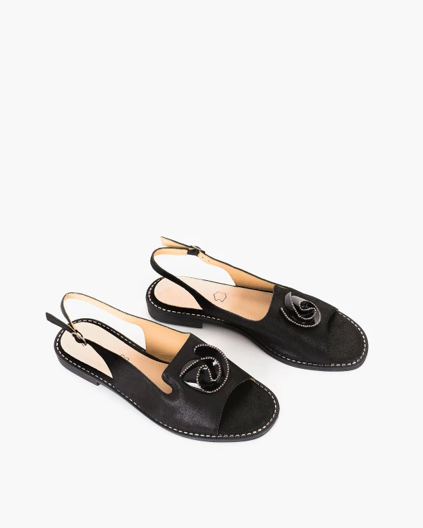 Czarne sandały damskie nubukowe z różyczką