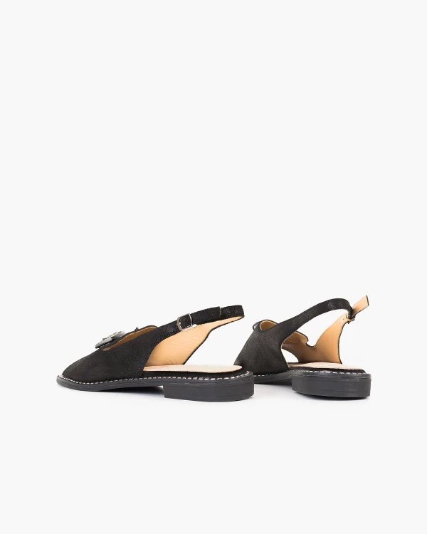 Czarne sandały damskie nubukowe z różyczką 4