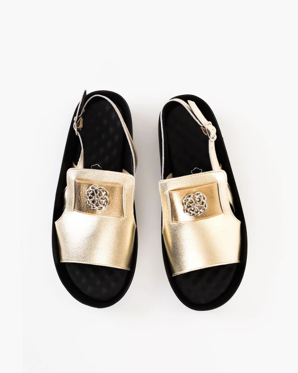 Złote sandały damskie ze skóry naturalnej na koturnie 3