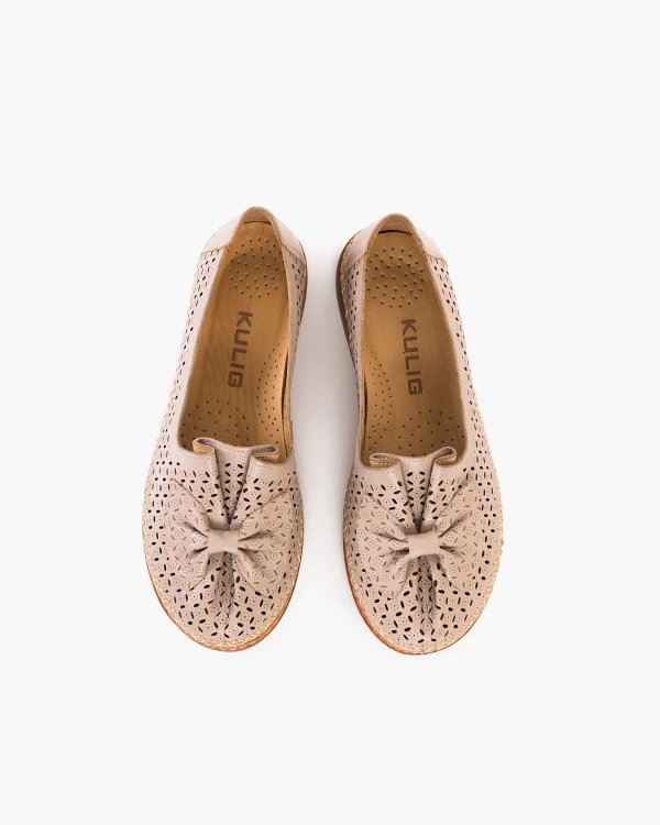 Beżowe półbuty damskie ażurowe ze skóry licowej z kokardą 3