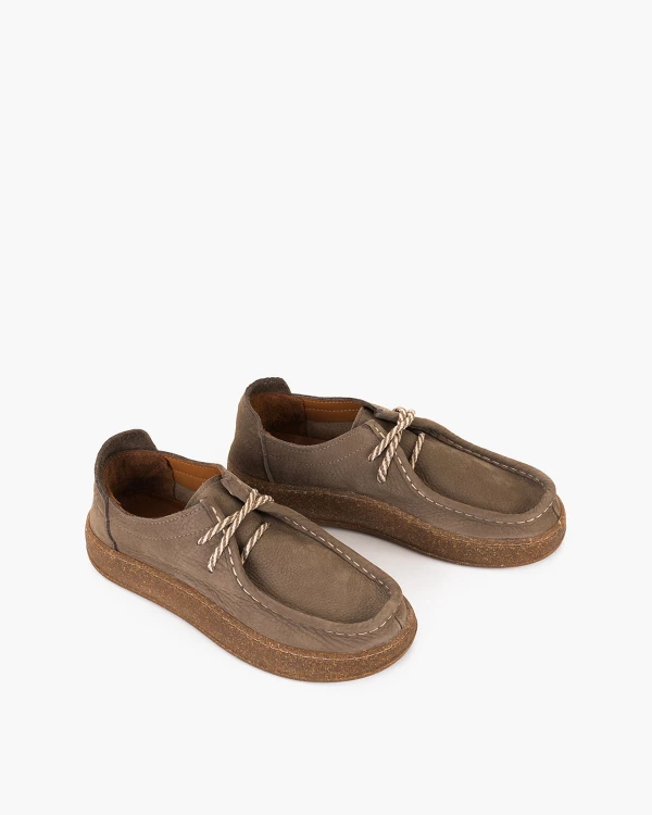 Brązowe półbuty damskie ze skóry nubukowej na platformie