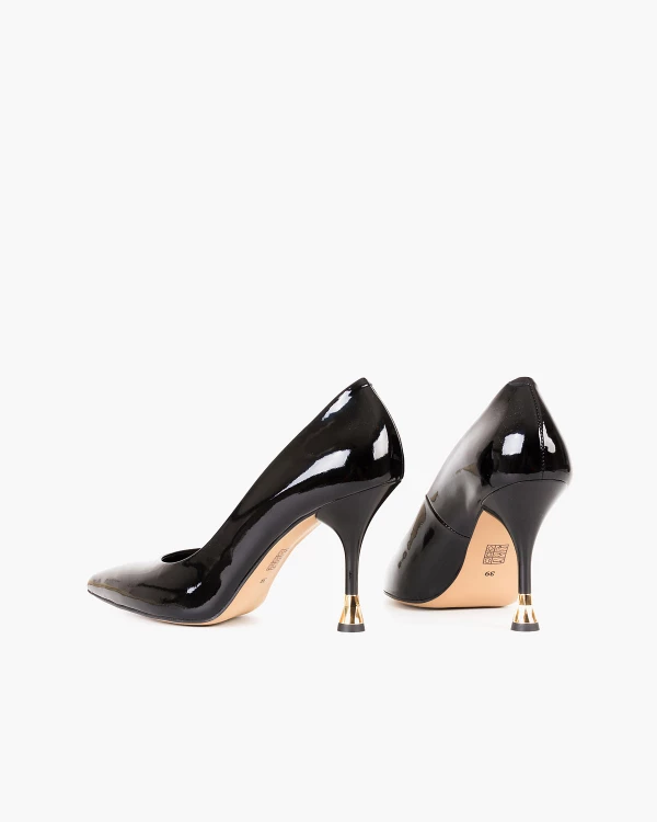 Czarne czółenka ze skóry lakierowanej na szpilce 4