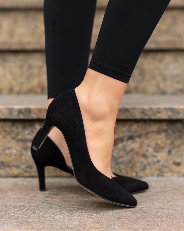 Czarne szpilki damskie ze skóry zamszowej 3