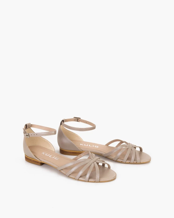 Perłowe sandały damskie skórzane na niskim obcasie 2