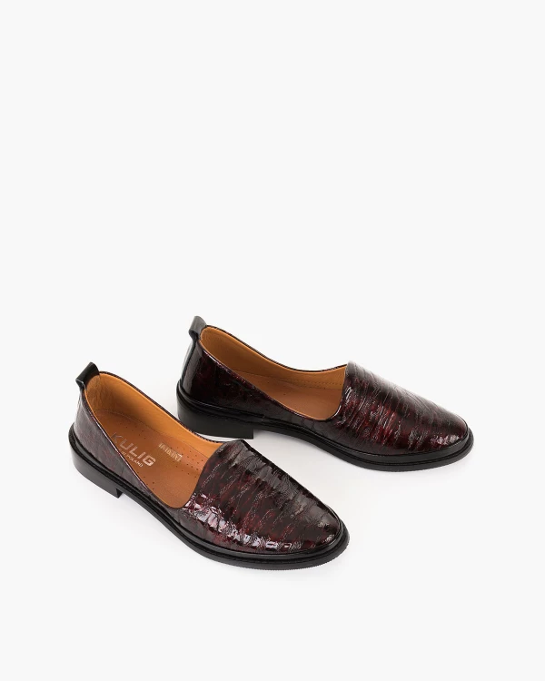 Bordowo-czarne półbuty damskie ze skóry lakierowanej