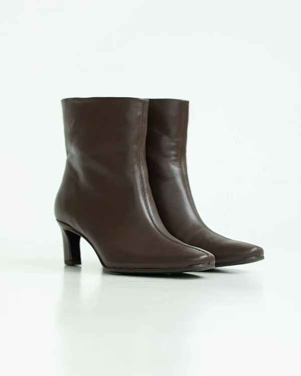 Ciemnobrązowe botki z naturalnej skóry licowej na słupku 4