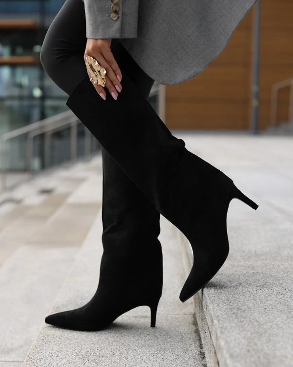 Czarne kozaki damskie z eko-zamszu na szpilce