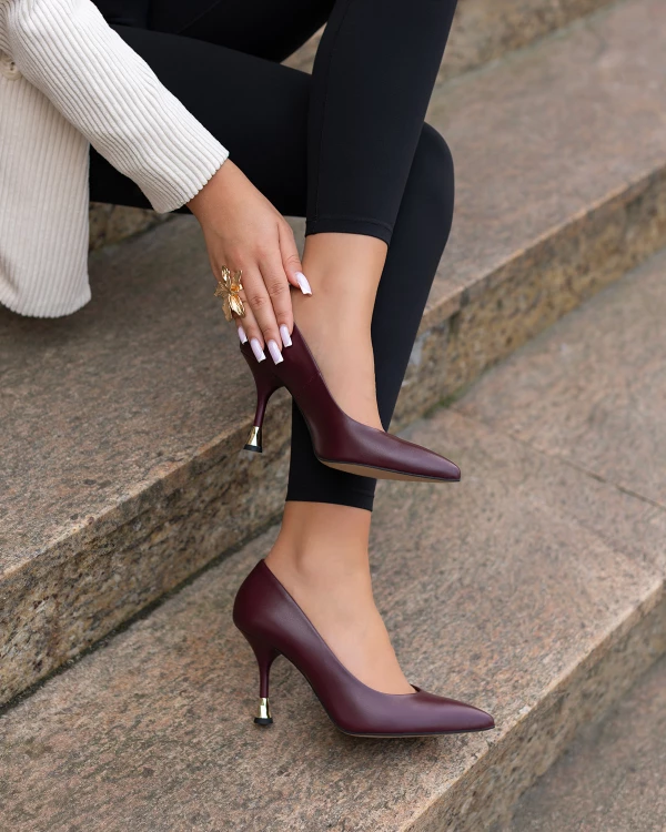 Bordowe czółenka damskie ze skóry licowej na szpilce