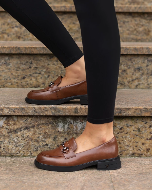 Brązowe mokasyny damskie skórzane z klamrą 4