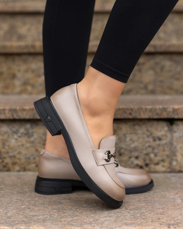 Beżowe mokasyny damskie z naturalnej skóry licowej