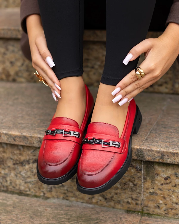 Czerwone mokasyny ze skóry licowej z zamkiem