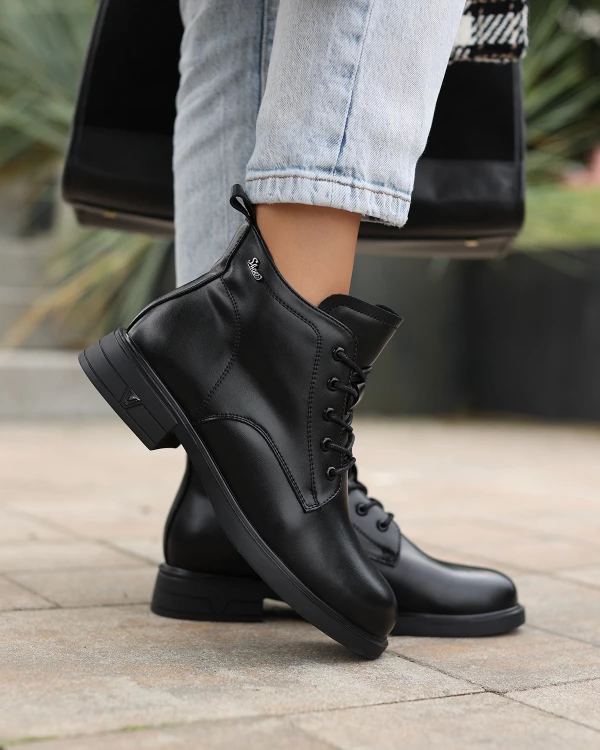 Czarne trzewiki damskie skórzane na niskim obcasie