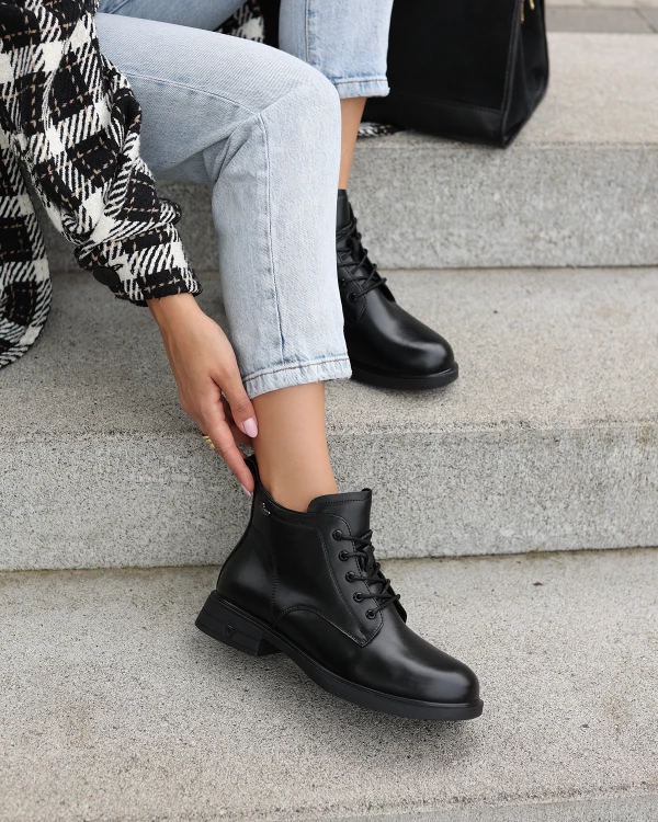 Czarne trzewiki damskie skórzane na niskim obcasie 3