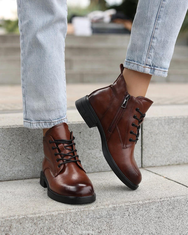 Brązowe botki damskie sznurowane ze skóry licowej