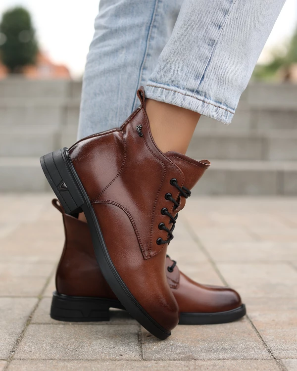 Brązowe botki damskie sznurowane ze skóry licowej 4