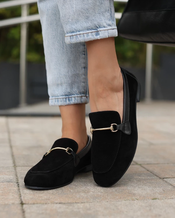 Czarne mokasyny damskie z naturalnej skóry zamszowej z klamrą 1