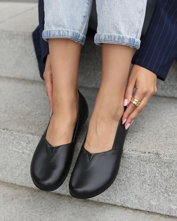 Czarne baleriny damskie ze skóry licowej 4