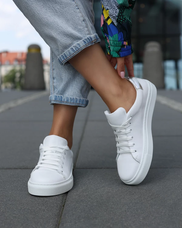 Białe adidasy damskie ze skóry licowej na platformie