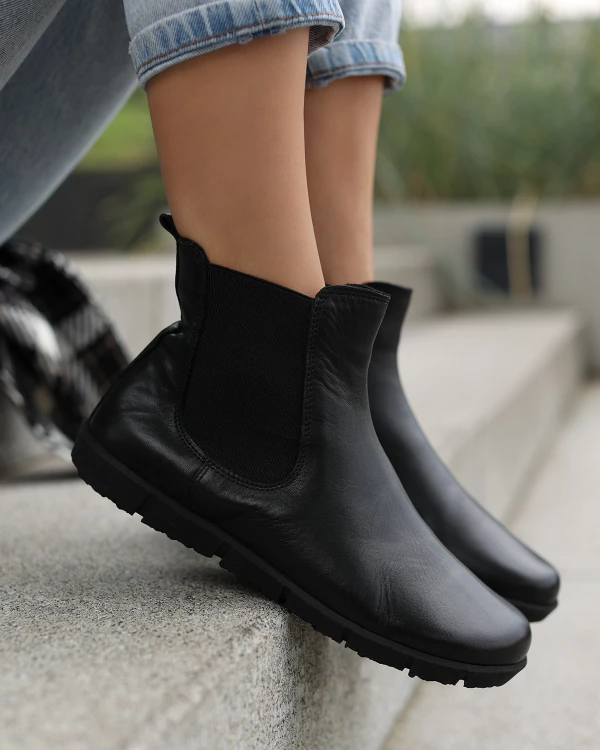 Czarne sztyblety damskie z naturalnej skóry licowej 4