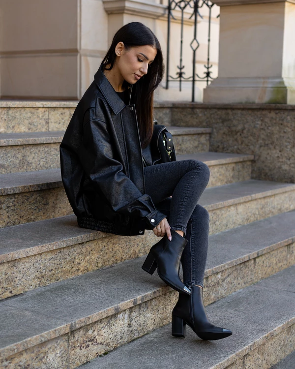 Czarne botki damskie skórzane na słupku 2