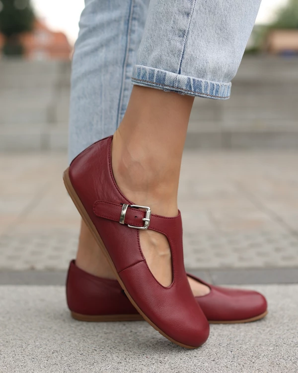 Bordowe półbuty damskie ze skóry licowej z wycięciami 4