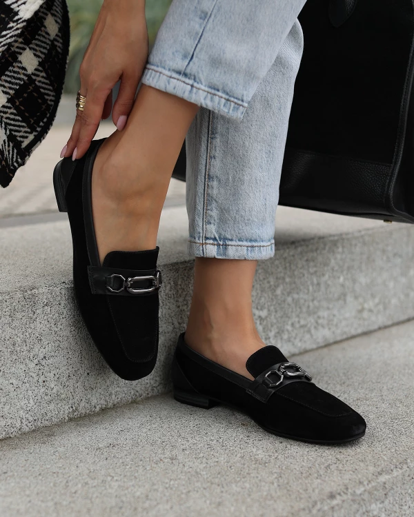 Czarne mokasyny damskie zamszowe na niskim obcasie