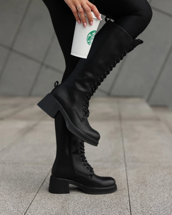 Czarne kozaki damskie sznurowane ze skóry licowej na klocku 4