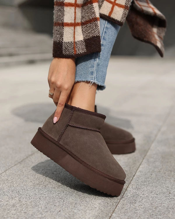 Brązowe śniegowce damskie emu ze skóry zamszowej na platformie