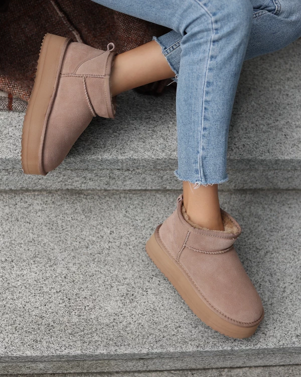 Beżowe śniegowce damskie emu ze skóry zamszowej na platformie 3