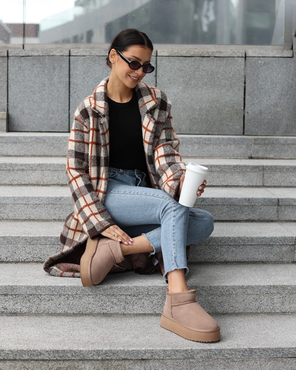 Beżowe śniegowce damskie emu ze skóry zamszowej na platformie 2