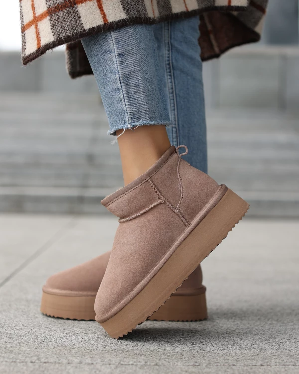 Beżowe śniegowce damskie emu ze skóry zamszowej na platformie 4