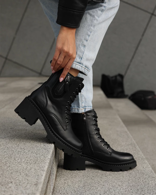 Czarne trzewiki damskie z naturalnej skóry licowej na klocku