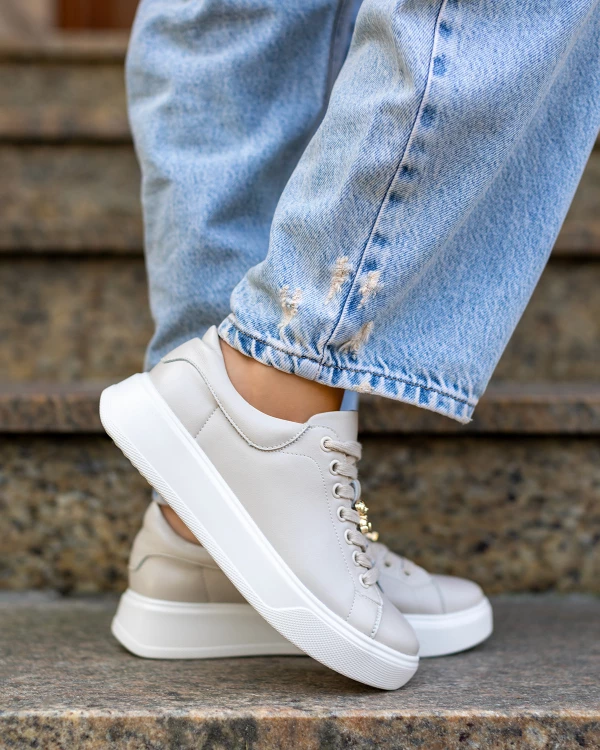 Jasnobeżowe trampki damskie skórzane na platformie 3