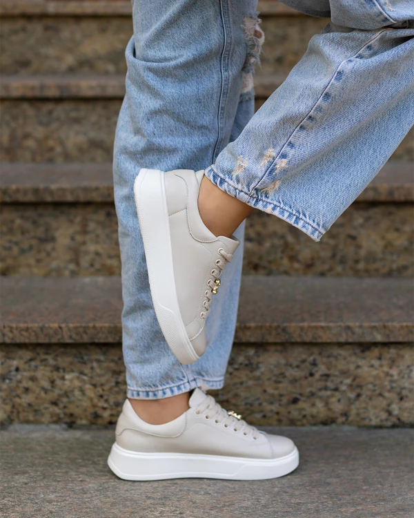 Jasnobeżowe trampki damskie skórzane na platformie 4