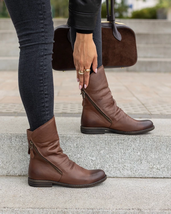 Brązowe botki damskie skórzane na niskim obcasie