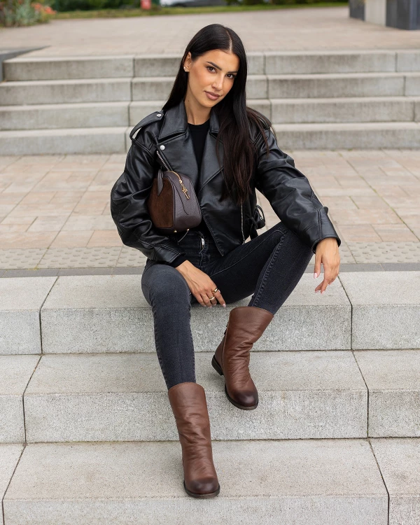 Brązowe botki damskie skórzane na niskim obcasie 2