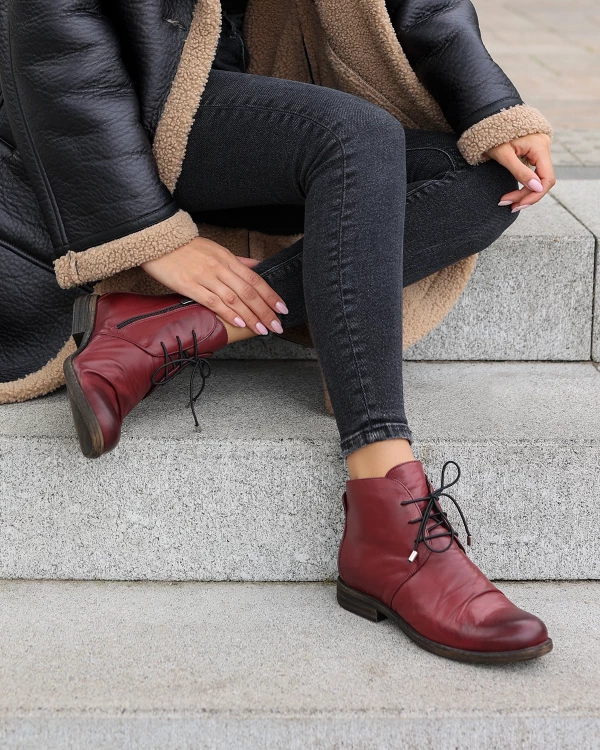 Bordowe trzewiki damskie ze skóry licowej na niskim obcasie 2