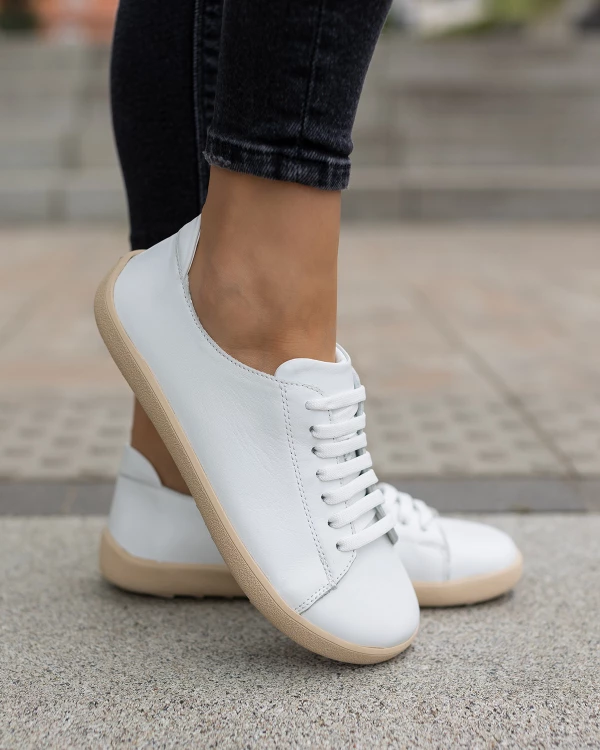 Białe trampki damskie skórzane z beżową podeszwą 4