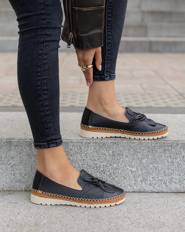 Czarne półbuty damskie skórzane z kokardą 4