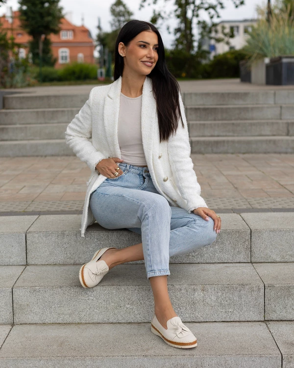 Beżowe półbuty damskie ze skóry licowej z kokardą 2