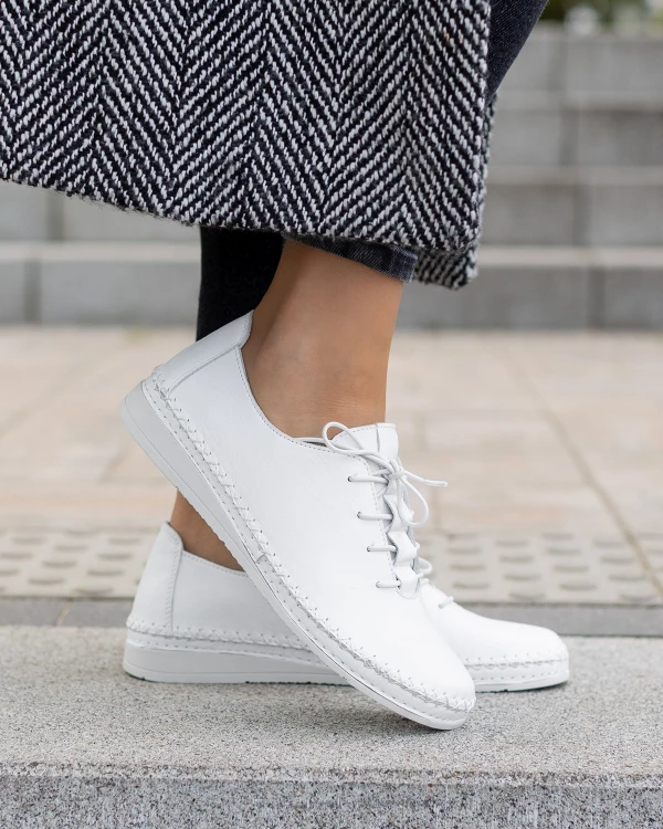 Białe półbuty damskie sznurowane z naturalnej skóry licowej 3