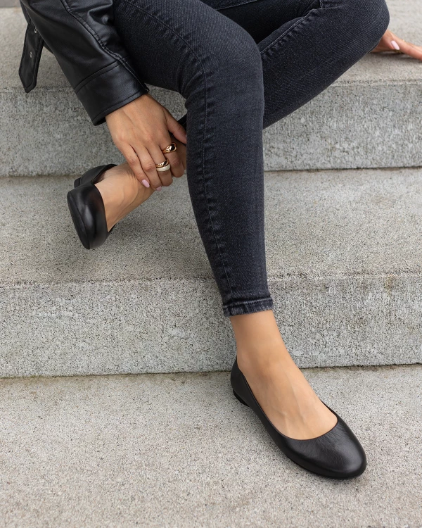 Czarne baleriny damskie z naturalnej skóry licowej 3