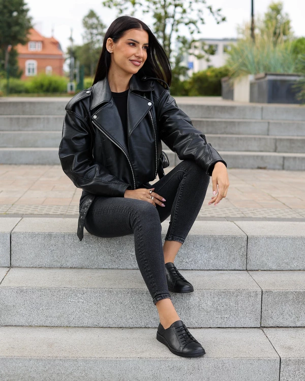 Czarne półbuty damskie ze skóry licowej 2