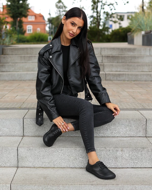 Czarne adidasy damskie sznurowane ze skóry naturalnej 2